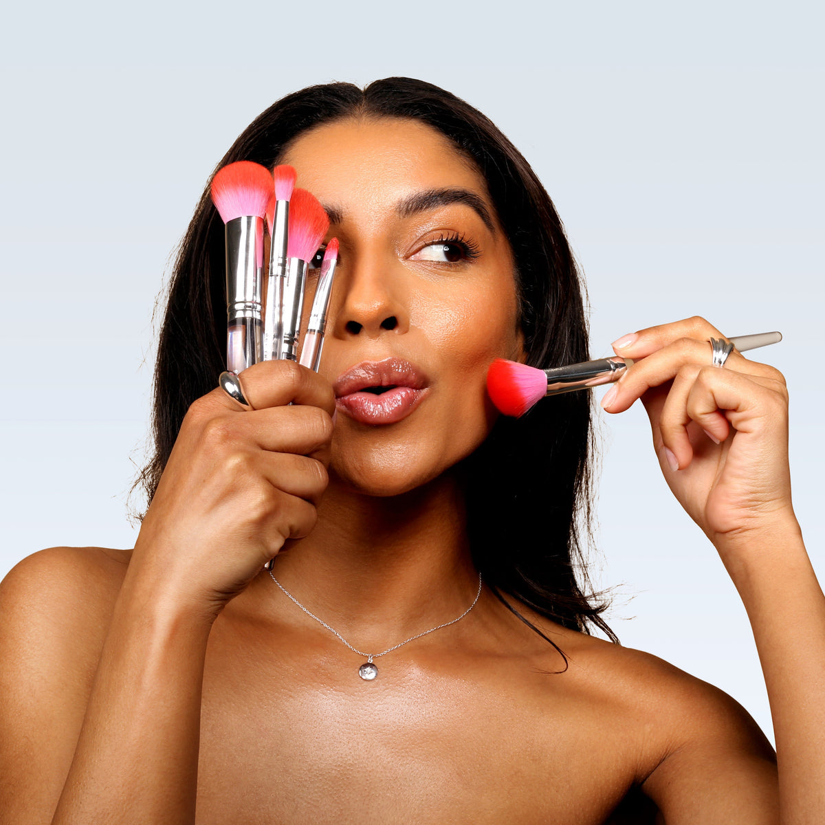 Gift Guide: Makeup Brush Sets for Every Summer Celebration