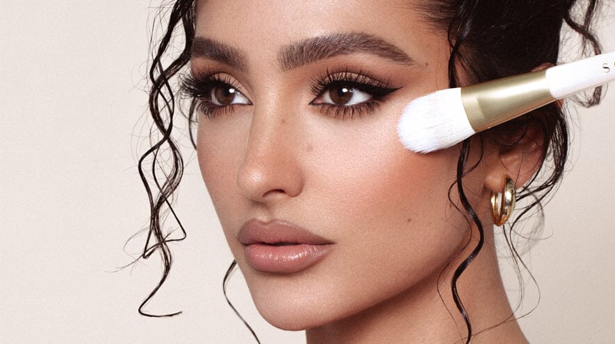 How Celebrities Do Their Makeup