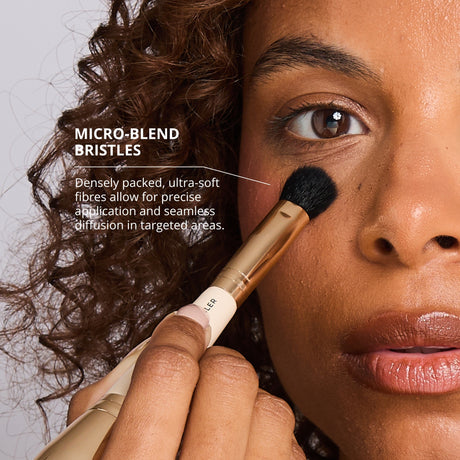 La brocha doble de base y corrector