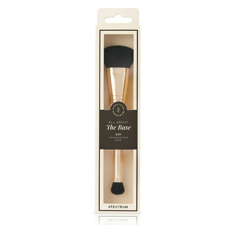 La brocha doble de base y corrector